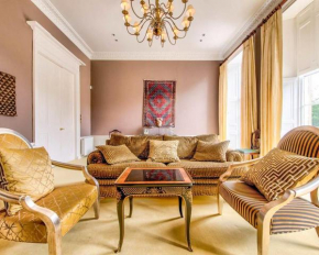 Beautiful City Centre Georgian 4 Bed Townhouse with Private Garden
